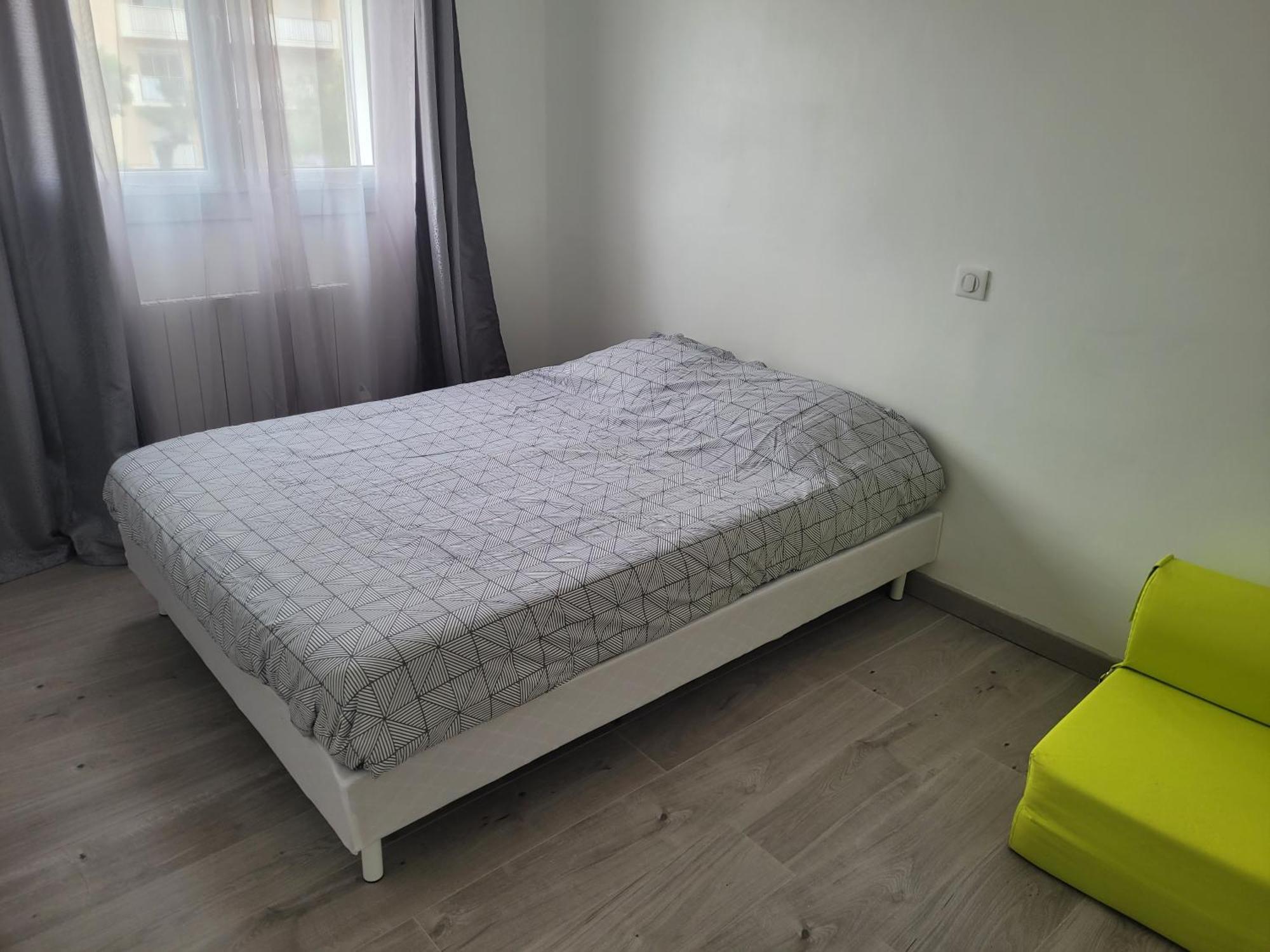 Appartement T4 Lumineux Et Spacieux, Parking Et Parc Prive